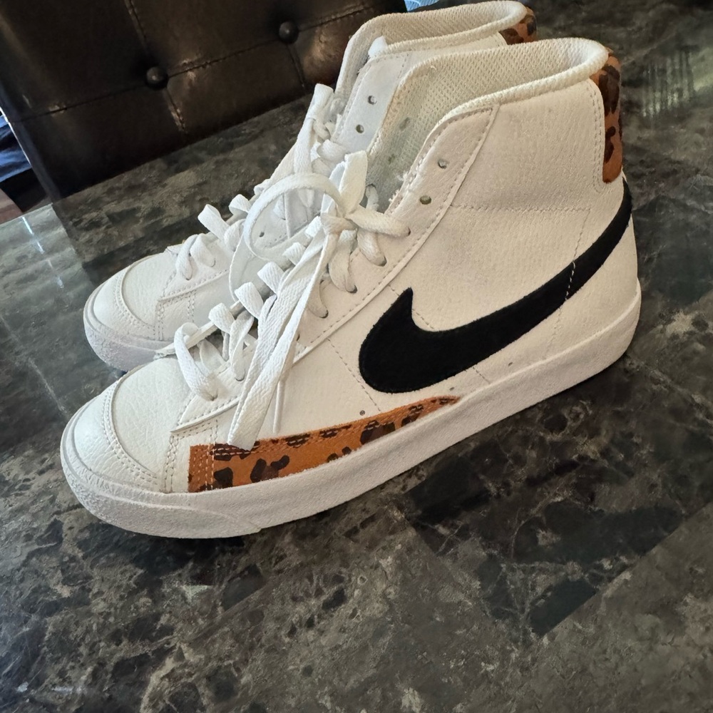 NEW‼️

White and Black High-Top Sneakers with Leopard Accents